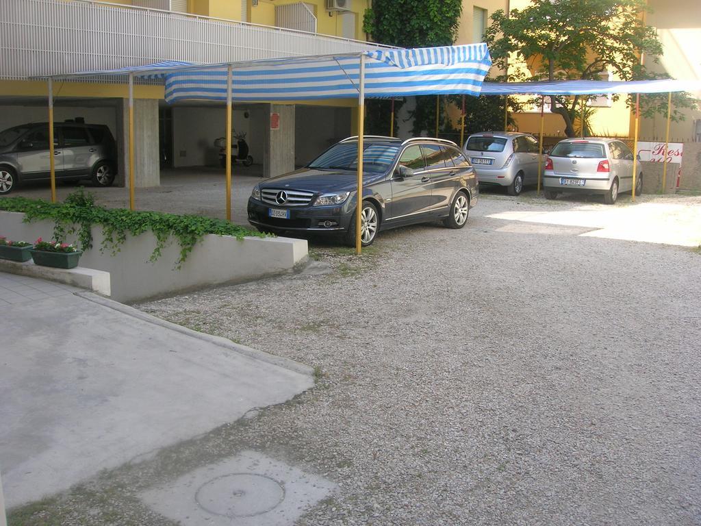 Residence Suisse Cattolica Bagian luar foto