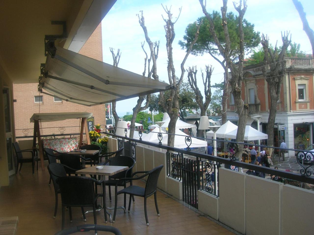 Residence Suisse Cattolica Bagian luar foto